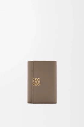 Anagram Small Vertical Wallet in Pebble Grained Calfskin