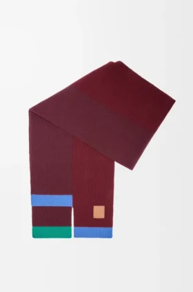 Asymmetric Scarf in Wool Asymmetric Scarf in Wool