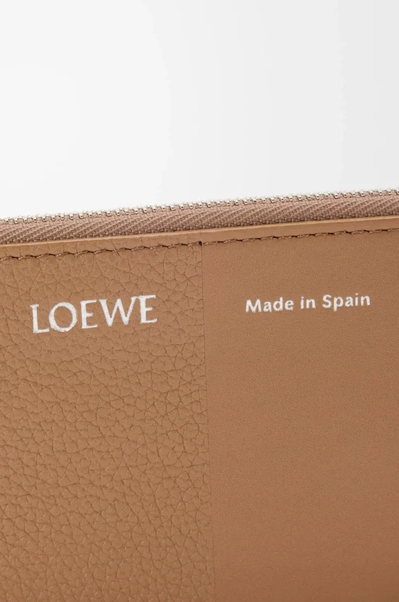 Coin Cardholder in Smooth and Grained Calfskin Coin Cardholder in Smooth and Grained Calfskin