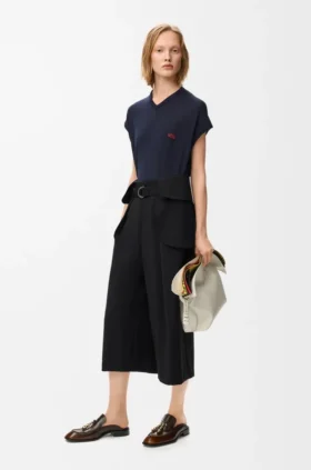Cropped Cargo Trousers in Wool Cropped Cargo Trousers in Wool