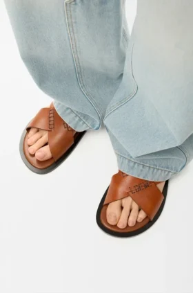 Flex Criss-Cross Slide in Vegetable-Tanned Calfskin