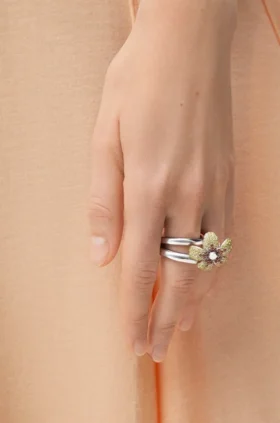 Flor Ring in Sterling Silver and Crystals