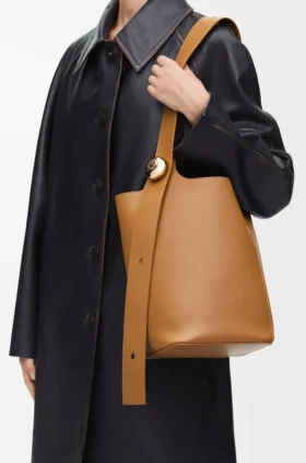 Medium Pebble Bucket in Smooth Calfskin
