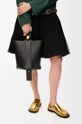 Medium Pebble Bucket in Smooth Calfskin