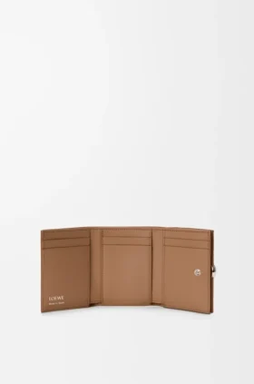 Pebble Trifold Wallet in Pebble Grained Calfskin