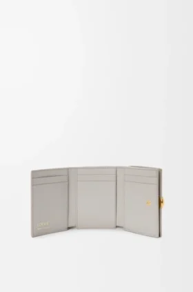 Pebble Trifold Wallet in Shiny Nappa Calfskin