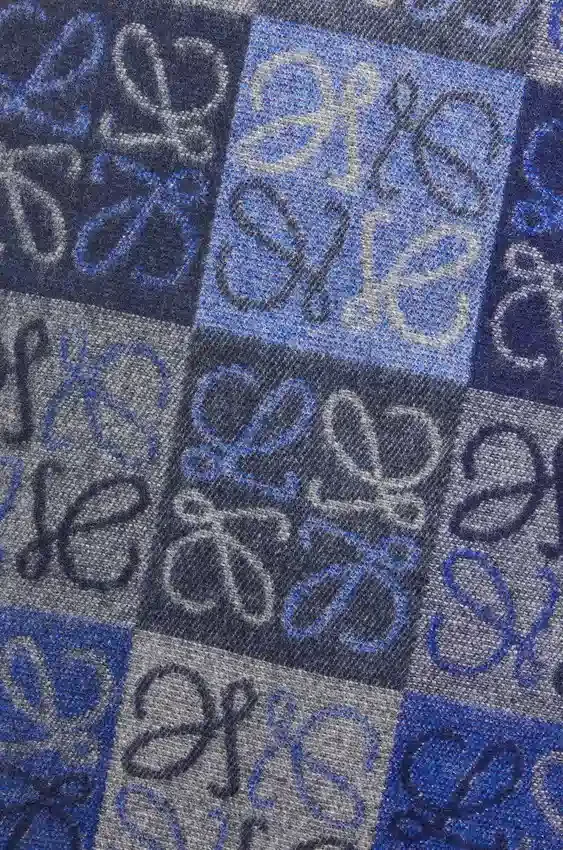 Scarf in Wool and Cashmere Scarf in Wool and Cashmere