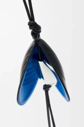 Shell Charm in Leather